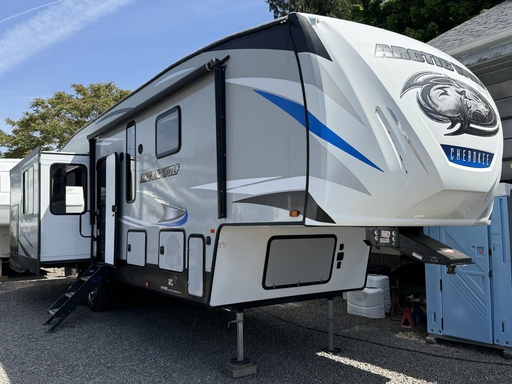 2020 Forest River Cherokee Arctic Wolf 3550 Suite featured photo